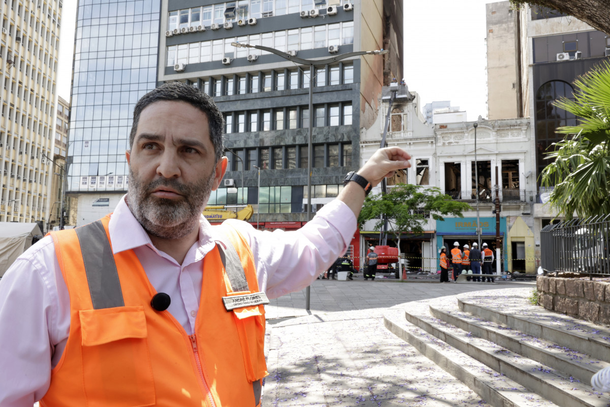 Andr&eacute; Flores, secret&aacute;rio municipal de Obras e Infraestrutura, diz que lamenta a demoli&ccedil;&atilde;o das edifica&ccedil;&otilde;es    | T&Acirc;NIA MEINERZ/JC