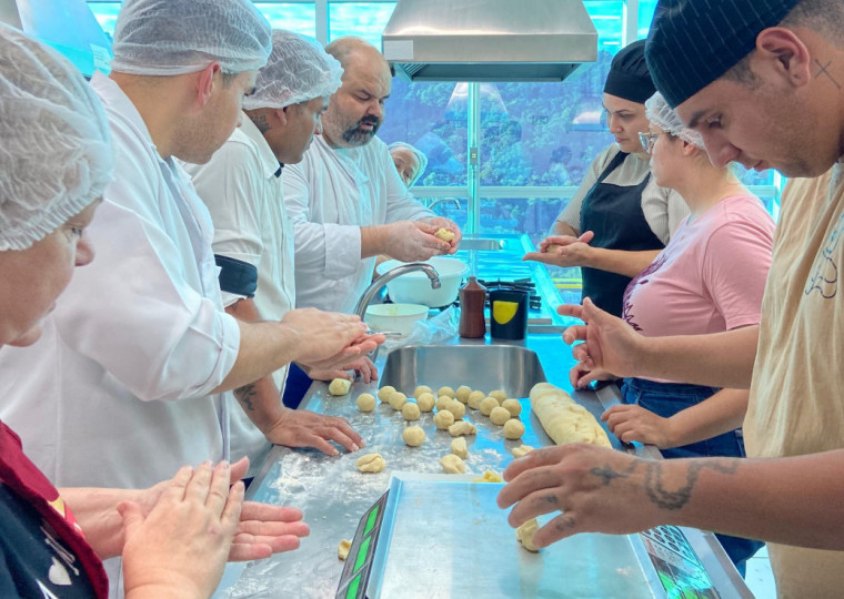 Maioria das oficinas são práticas, dentro dos Laboratórios de Gastronomia e Nutrição da Feevale