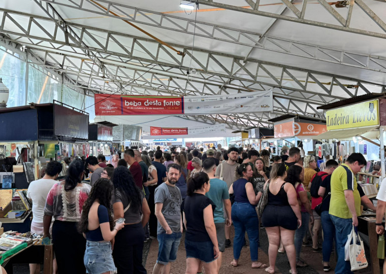 Feira do Livro de Porto Alegre recebe um público intenso nesta manhã