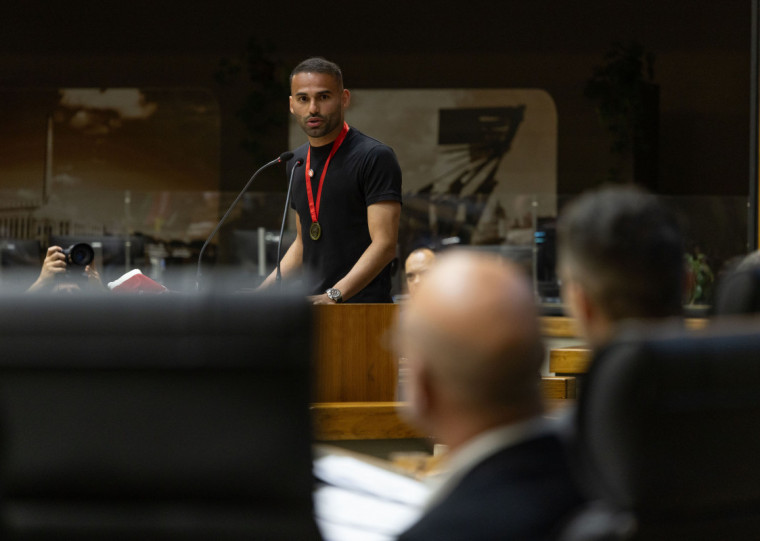 Durante a cerimônia, o jogador afirmou que divide o reconhecimento com os outros voluntários