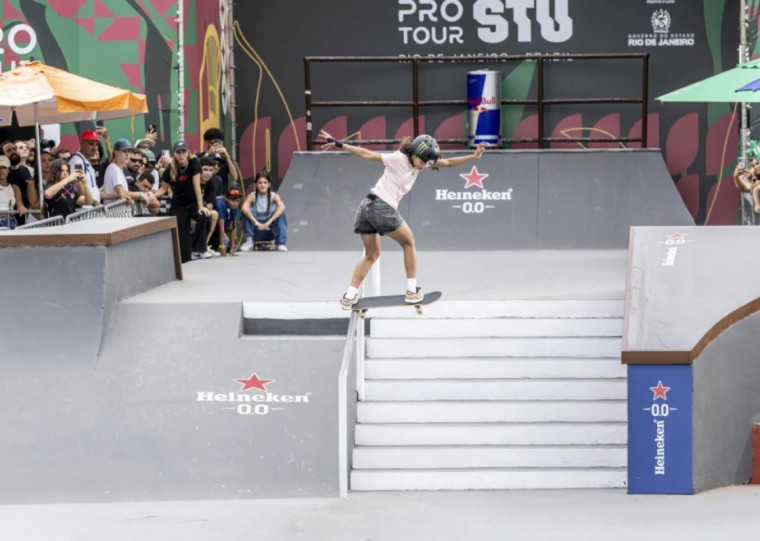 Disputa foi marcada pela chuva e precisou ser paralisada antes da terceira volta