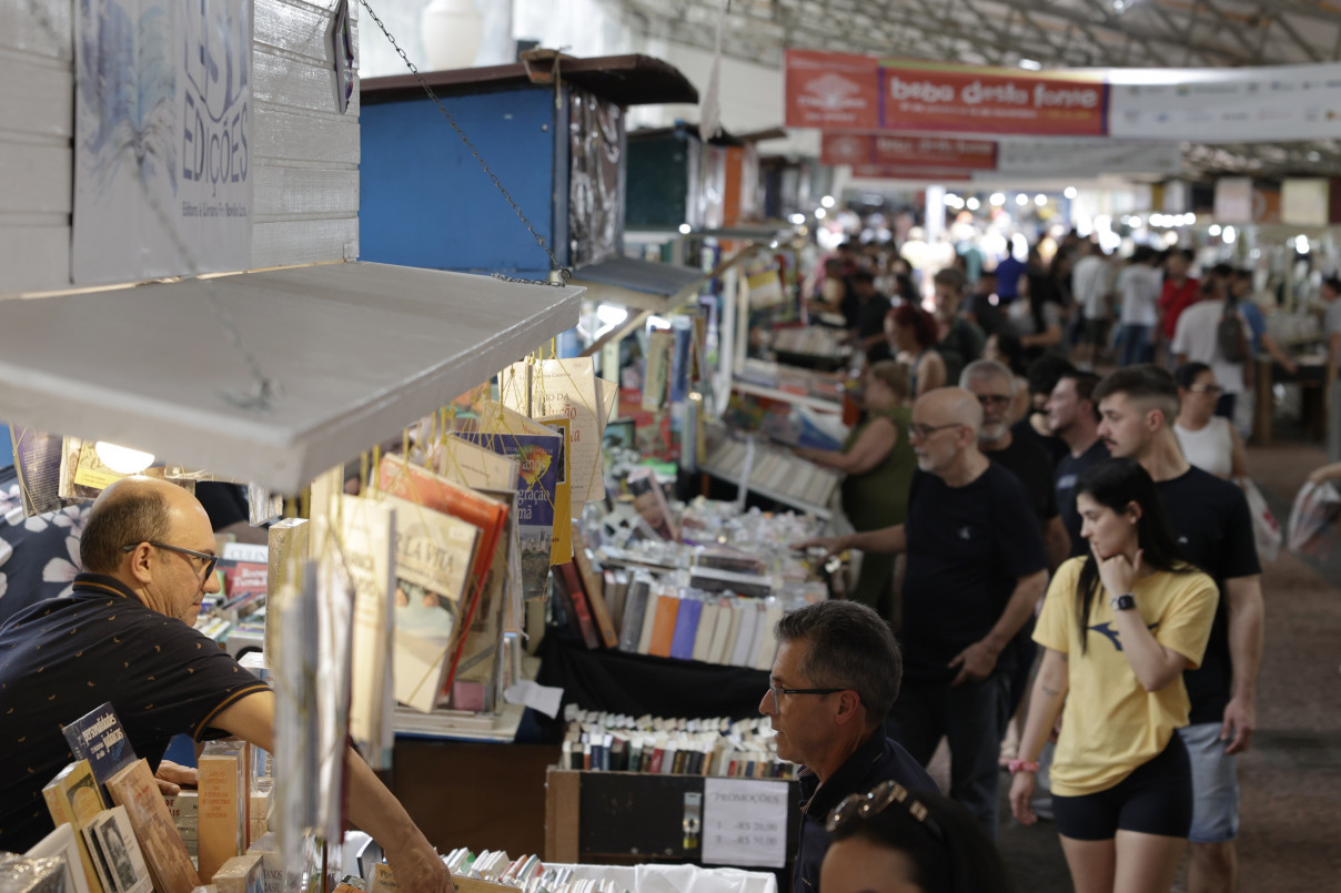 Porto Alegre celebrou a for&ccedil;a da literatura com nova edi&ccedil;&atilde;o da maior feira de livros ao ar livre da Am&eacute;rica Latina | T&Acirc;NIA MEINERZ/JC