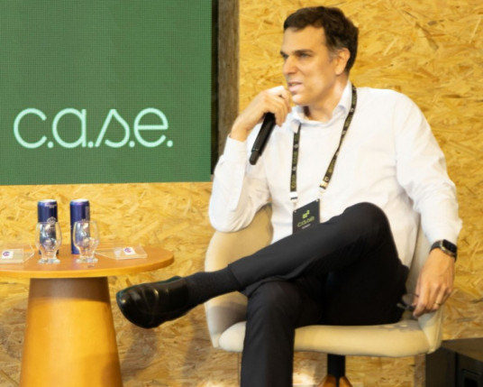 Ônibus híbrido elétrico e à etanol: tecnologia brasileira é apresentada na COP30