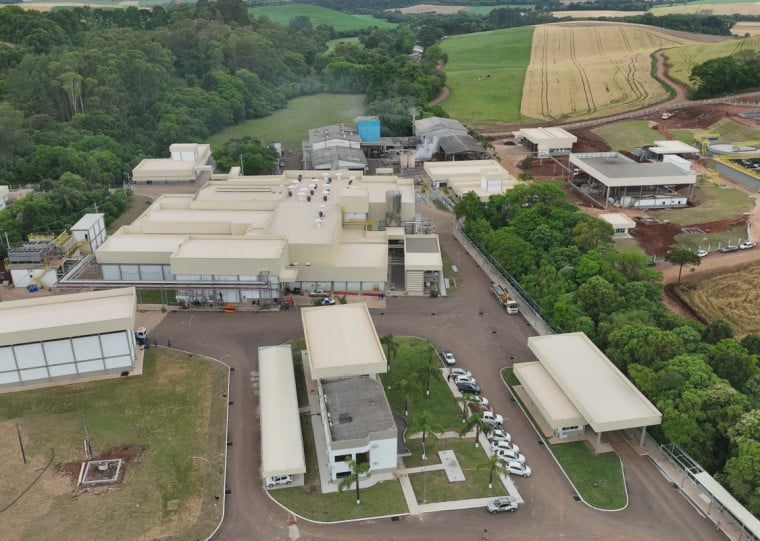 Indústria renovada da Aurora Coop em Tapejara passará a atuar na exportação de frangos; inauguração será nesta terça-feira