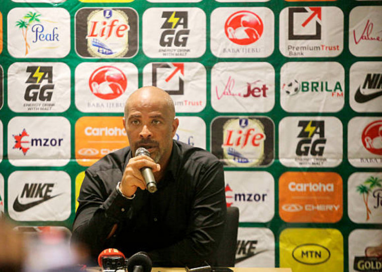 Eric Chelle alega práticas de 'vudu' em confronto decidido nos pênaltis