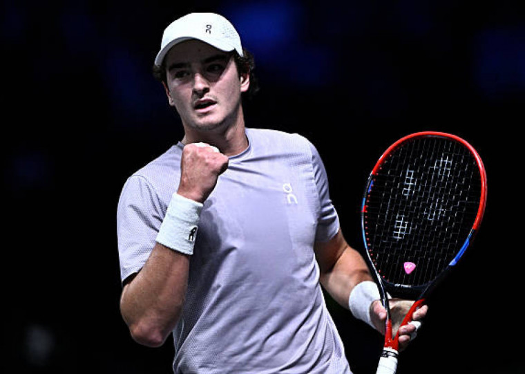 João Fonseca confirmou sua ascensão meteórica no tênis mundial ao fim desta temporada