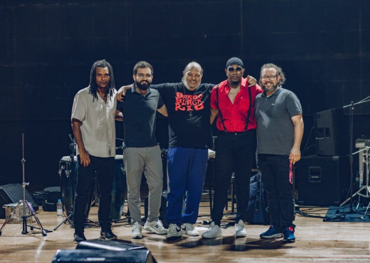 Contando com grupos musicais e DJs locais, além da atração nacional Black Rio (foto), o 'Festival Zumbi Solidário' une arte e resistência na quadra da Banda Saldanha