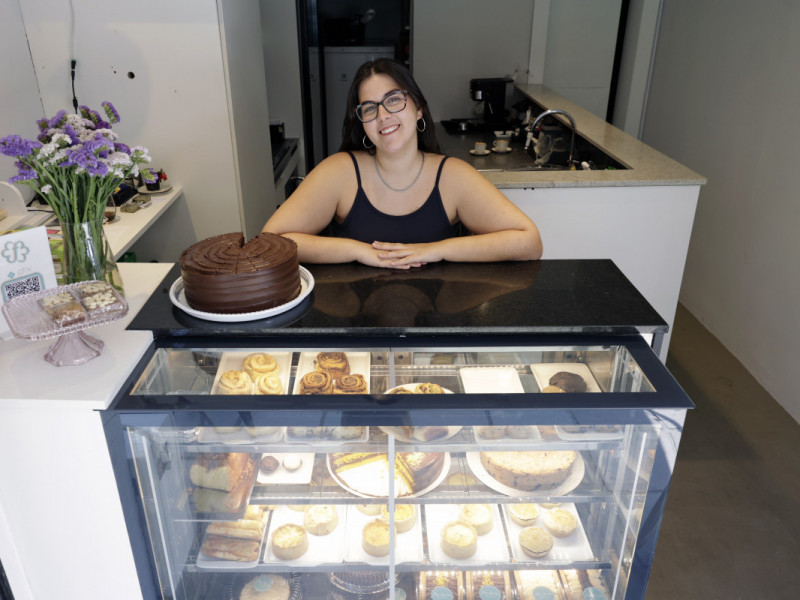 Isadora comanda a Flor de Lis, operação que chegou ao bairro Bom Fim com novidade: o bar Clandestino<br />Foto: TÂNIA MEINERZ/JC