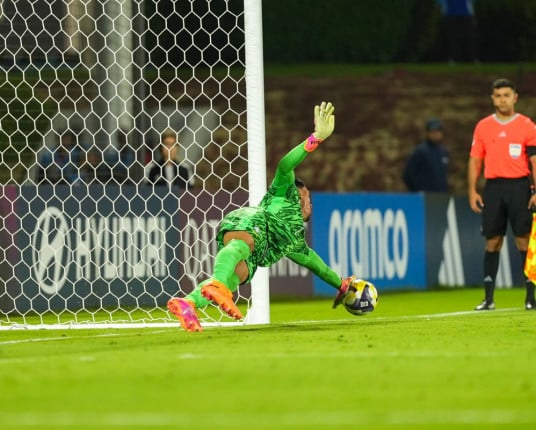 Goleiro brilha de novo e Brasil elimina França nos pênaltis no Mundial sub-17