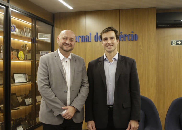 Leandro Gomes dos Santos, CEO do IC visitou o Jornal do Comércio e foi recebido pelo diretor-presidente Giovanni Jarros Tumelero