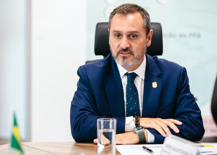 Ele classificou a proposta como incoerente com o discurso de endurecimento penal defendido no Congresso Nacional