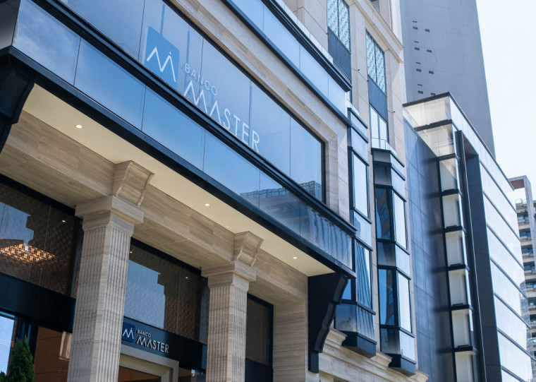 o Banco Central decretou a liquidação do Banco Master e colocou o Master Múltiplo, instituição que integra o conglomerado, sob regime de administração especial temporária por até 120 dias