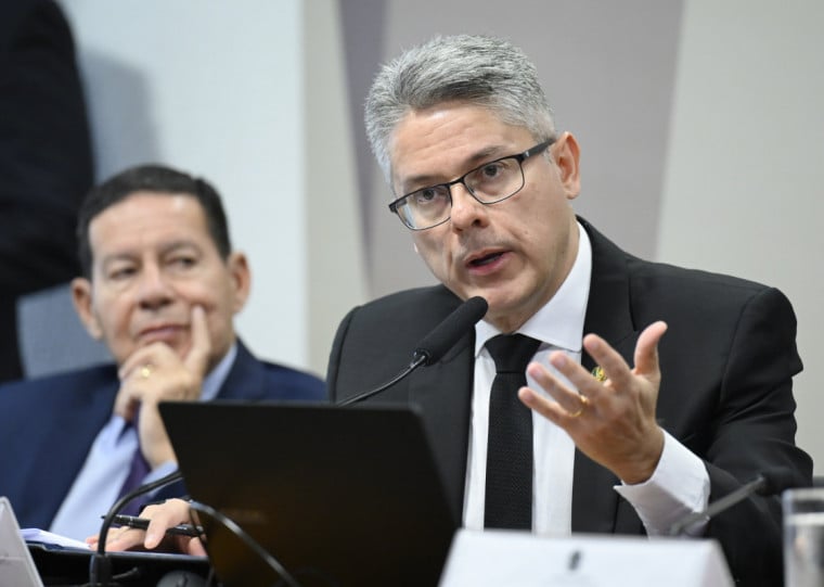 Alessandro Vieira afirma que o texto vai estar apto para ser votado no Senado ainda no final do mês
