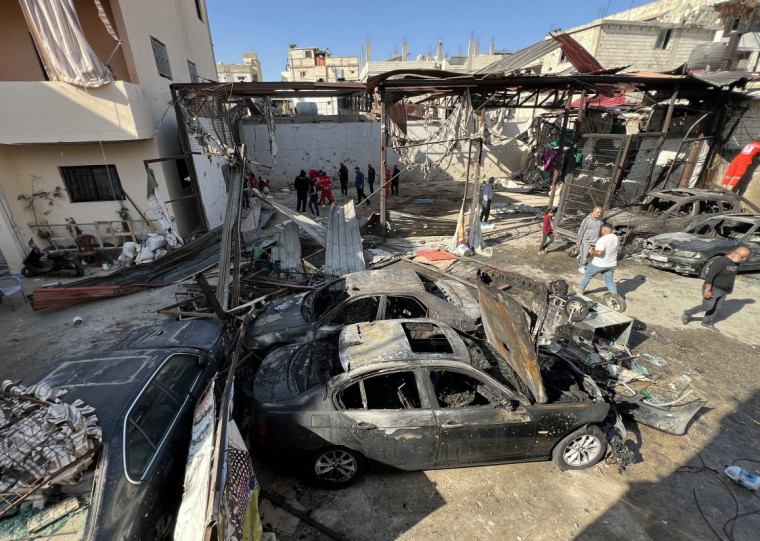 A identidade da pessoa que morreu no carro não foi divulgada imediatamente