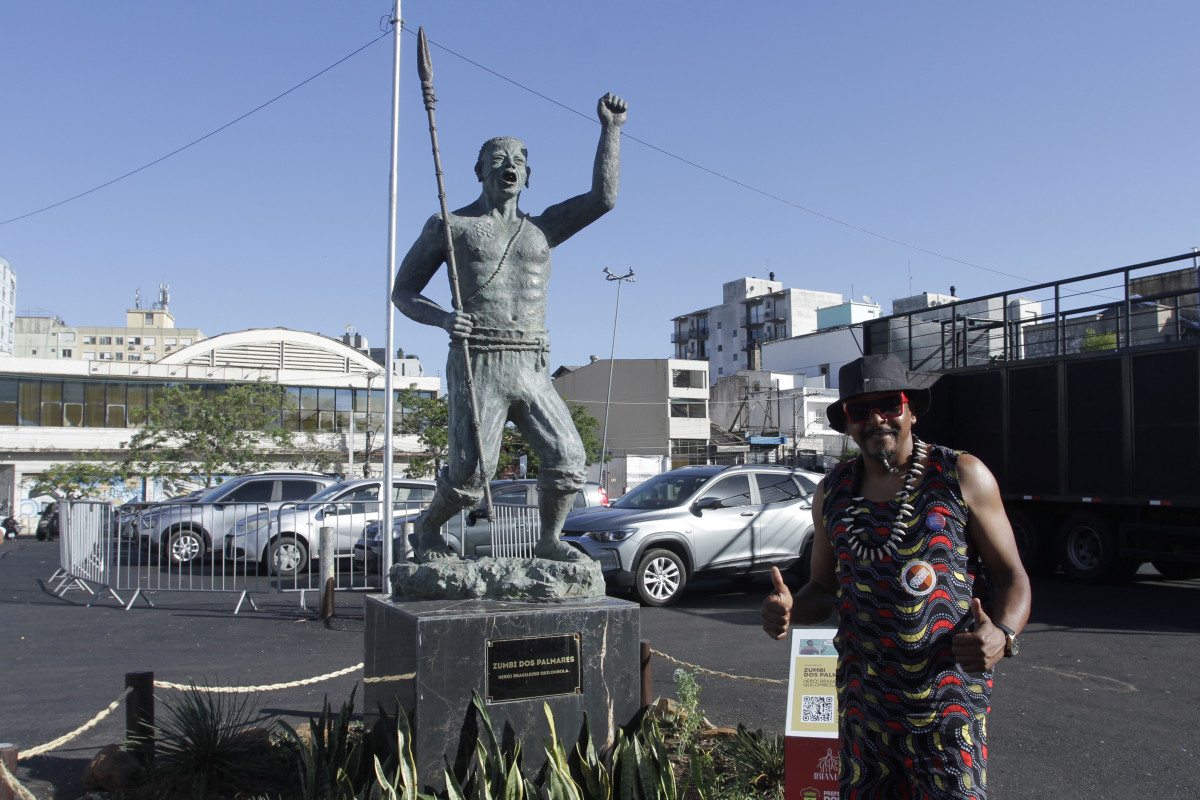 Pai Ribeiro visualiza um museu dedicado à cultura negra nas imediações do monumento de Zumbi dos Palmares no futuro | EVANDRO OLIVEIRA/JC