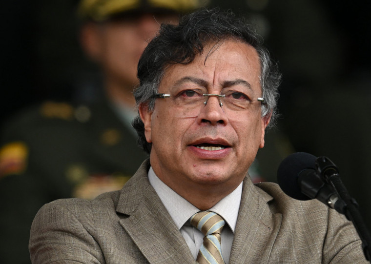 "Sem base legal para realizar uma ação contra a soberania da Venezuela, a detenção se transforma em sequestro", escreveu Petro no X