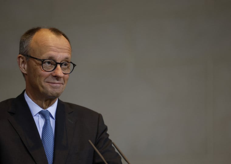 Merz afirmou nesta segunda-feira (19) que a Uni&atilde;o Europeia pode reagir &agrave;s tarifas irracionais dos Estados Unidos