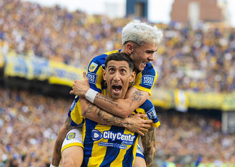 Ángel Di María e Rosario Central celebram título inédito