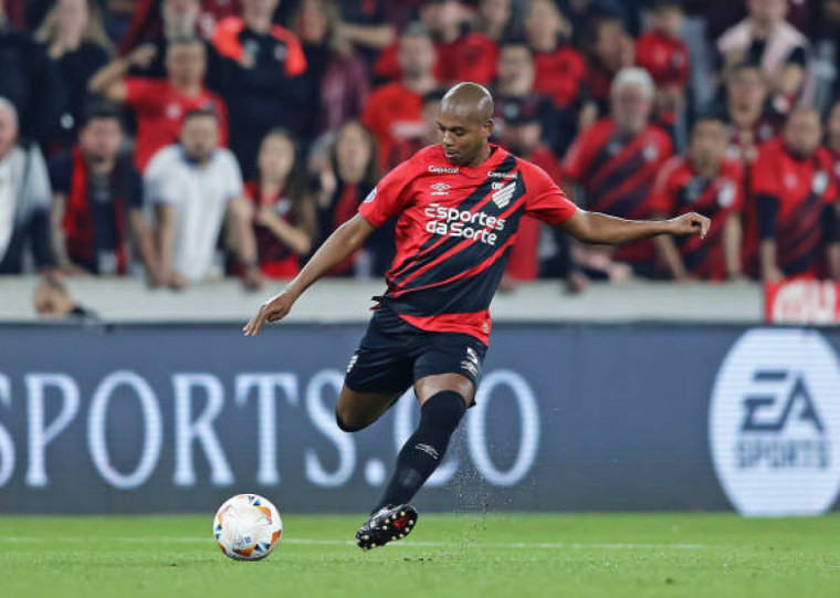 Volante pendura as chuteiras e planeja vida além dos gramados