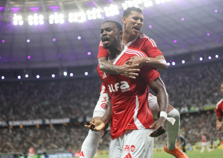 Ricardo Mathias marcou contra, mas se redimiu ao anotar o gol da vitória do Inter em Fortaleza