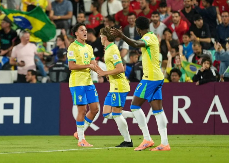 Atacante Dell foi o herói do confronto ao marcar os dois gols brasileiros no confronto