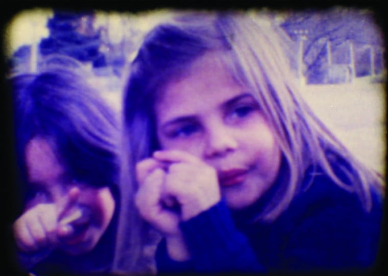 Abertura da mostra inclui encontro com a artista Francesca Cassariego, sua mãe, Lilian Celiberti, e seu irmão, Camilo Casariego, no Centro Cultural da Ufrgs
