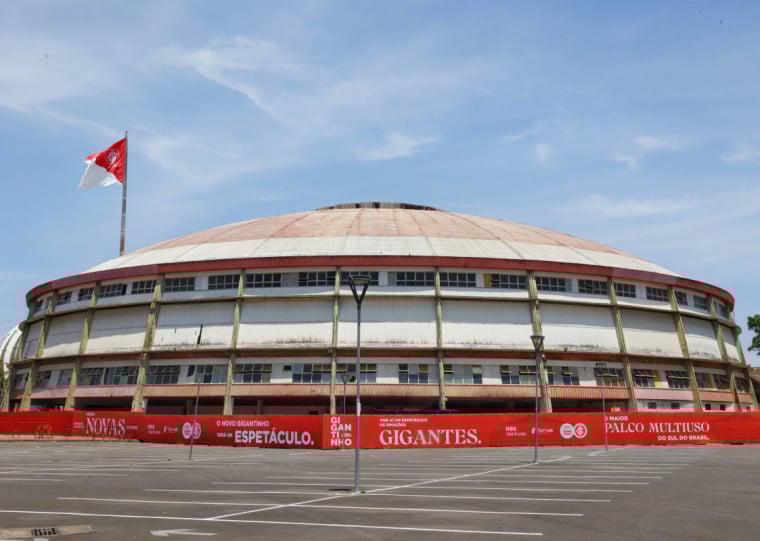 No complexo do Gigantinho, na avenida Padre Cacique, foram colocados tapumes para revitalização do espaço 