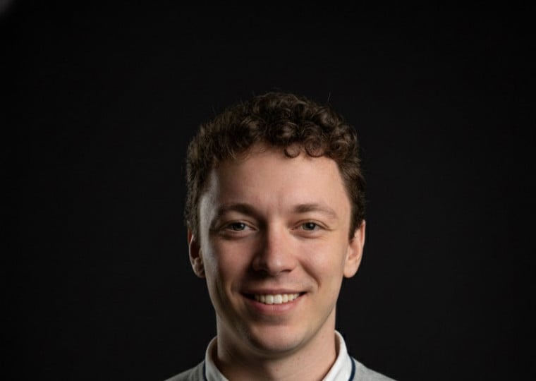 Régis de Oliveira Júnior, jornalista e especialista em Inteligência Artificial pela ESPM Tech