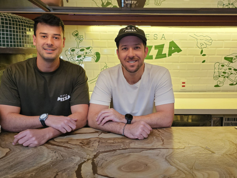 O Mesa Pizza &eacute; vizinho de frente do restaurante Mesa, dos mesmos donos<br />Foto: Dener Pedro/Especial/JC