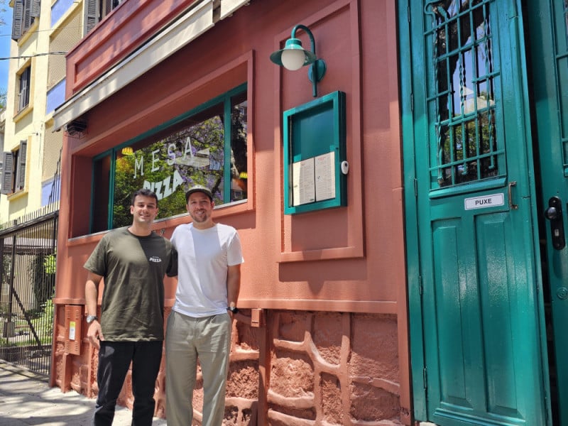 Pedro Justo e Rodolfo Becker s&atilde;o dois dos cinco s&oacute;cios do Mesa Pizza<br />Foto: Dener Pedro/Especial/JC