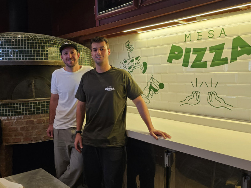 Rodolfo Becker e Pedro Justo são dois dos cinco sócios do Mesa Pizza<br />Foto: Dener Pedro/Especial/JC