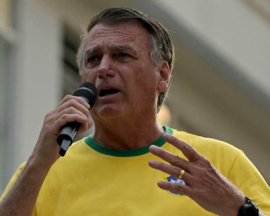 Defesa de Bolsonaro volta a pedir prisão domiciliar após queda