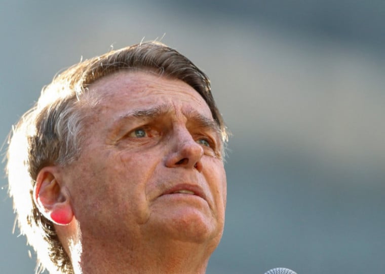  o ex-presidente Jair Bolsonaro (PL) estava consciente, orientado e sem sinais de déficit neurológico na manhã desta terça-feira (6) após sofrer uma queda durante a noite na cela onde está custodiado, em Brasília