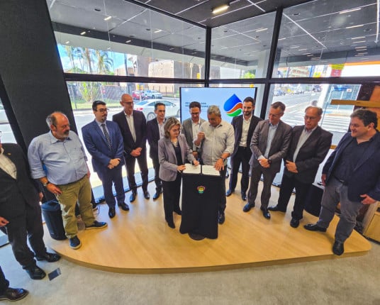 Melo assina com Agergs para regulação dos serviços concedidos ao Dmae