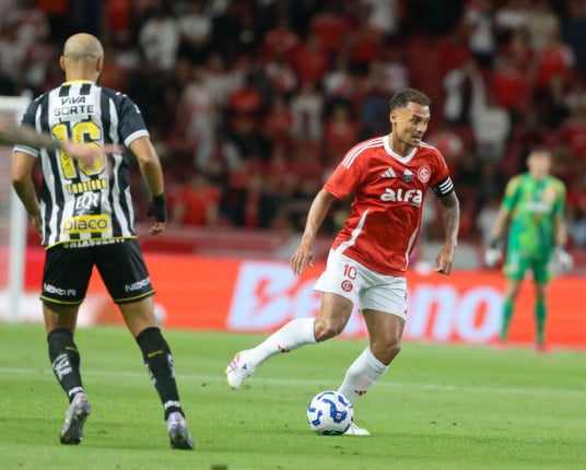 Em jogo dramático no Beira-Rio, Inter empata com Santos e se mantém próximo do Z-4