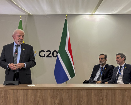 Lula assina acordos de cooperação entre Brasil e Moçambique