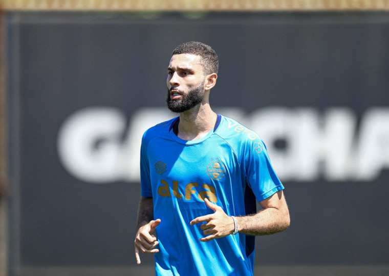 Deslocado para a direita, Wagner Leonardo será companheiro de Kannemann