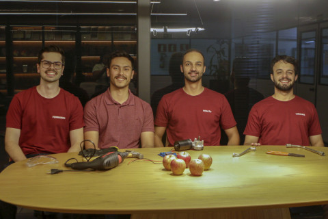 Os sócios da Verno Máquinas começaram dentro da Ufrgs e estão levando para o mercado uma solução que facilita a colheita de maçãs