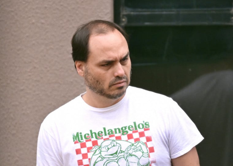 Os filhos de Bolsonaro defendem que o pai seja transferido para prisão domiciliar, sob o argumento de o ex-presidente tem a saúde frágil e teria um tratamento melhor em casa