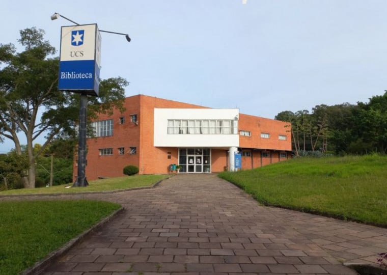 No dia 20 deste mês, exposição foi inaugurada na Biblioteca Setorial do campus da universidade e gerou polêmica na cidade