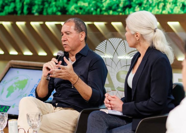 Presidente da CNseg, Dyogo Oliveira, ao lado de Goret Pereira Paulo, Diretora de Pesquisa e Inovação da FGV