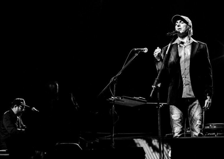 Trazendo a turnê de ‘Piano’, o cantor maranhense se apresenta nesta sexta (28), no Araújo Vianna
