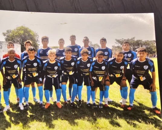 Projeto gaúcho que descobriu Raphinha pede doações de brinquedos de Natal