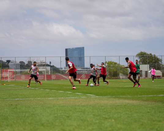 Inter vive indefinições em campo e pressão nos bastidores antes de enfrentar o Vasco