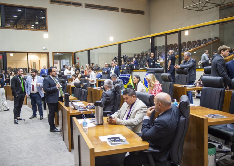Com o término das discussões, a votação da matéria foi adiada para segunda-feira (1°)