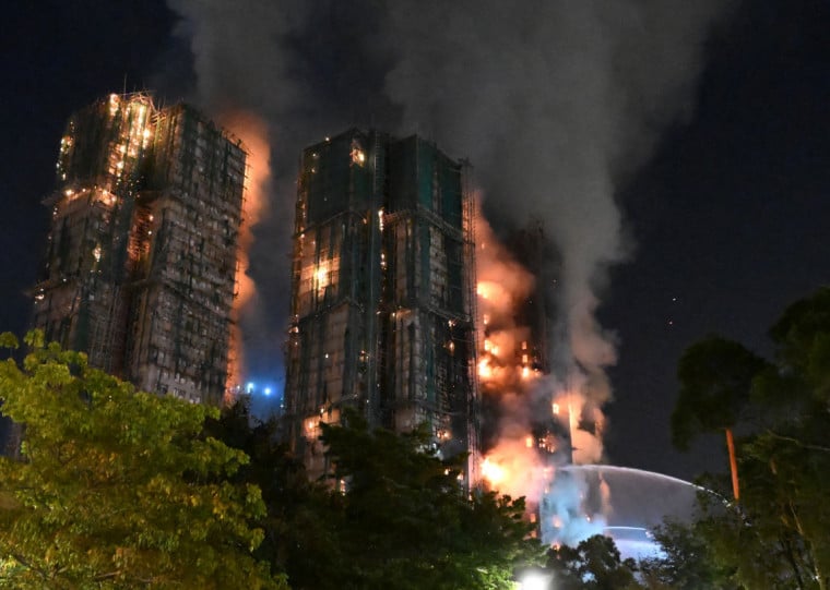 O balanço de vítimas foi atualizado após a inspeção de mais três torres das oito que formam o complexo residencial Wang Fuk Court