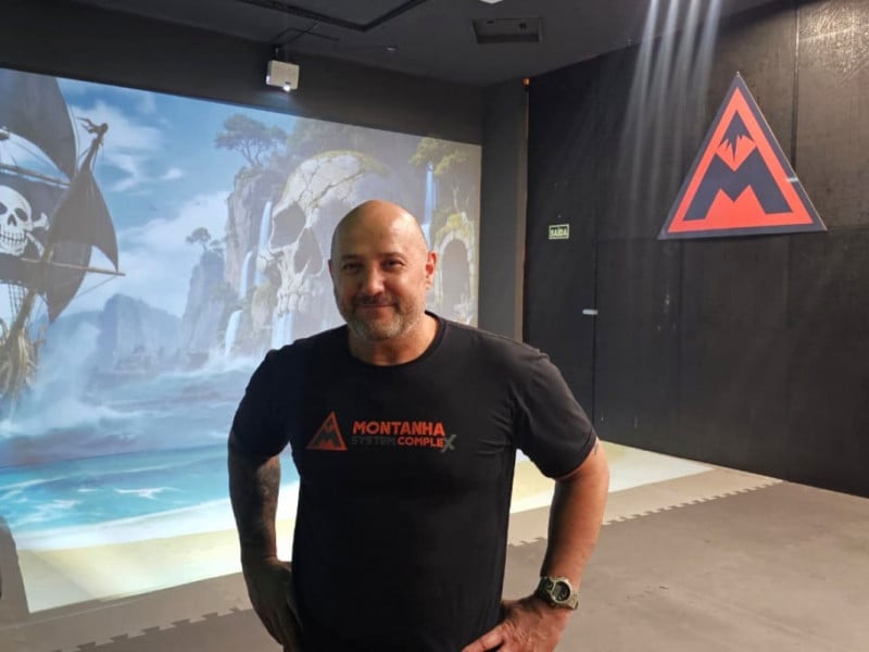 Bicampeão mundial de Capoeira é o a mente por trás do negócio.<br />Foto: Gustavo Marchant/Divulgação/JC