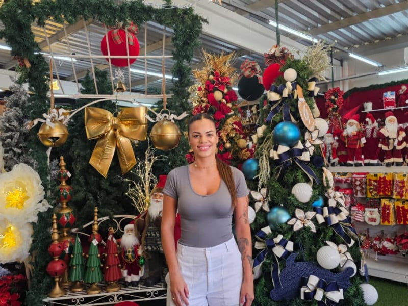 Gabriela Platzer comanda ao lado do irmão e dos pais a Gaby Store, marca de 29 anos<br />Foto: JÚLIA FERNANDES/ESPECIAL/JC