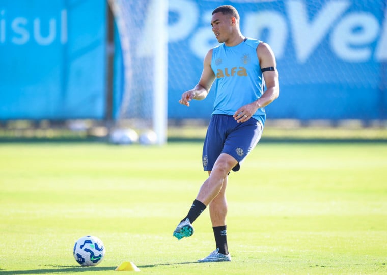 Goleador do time na temporada, Carlos Vinicius será desfalque contra o Fluminense