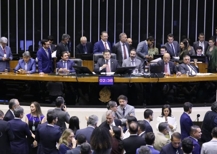 Houve apenas três modificações apresentadas por Gervásio, uma a pedido do governo federal e duas após um acordo com a oposição